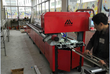 管材沖孔切割一體機.png 管材沖孔切割一體機.png